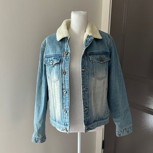 DENIM JEAN JACKET WITH FUR COLAR